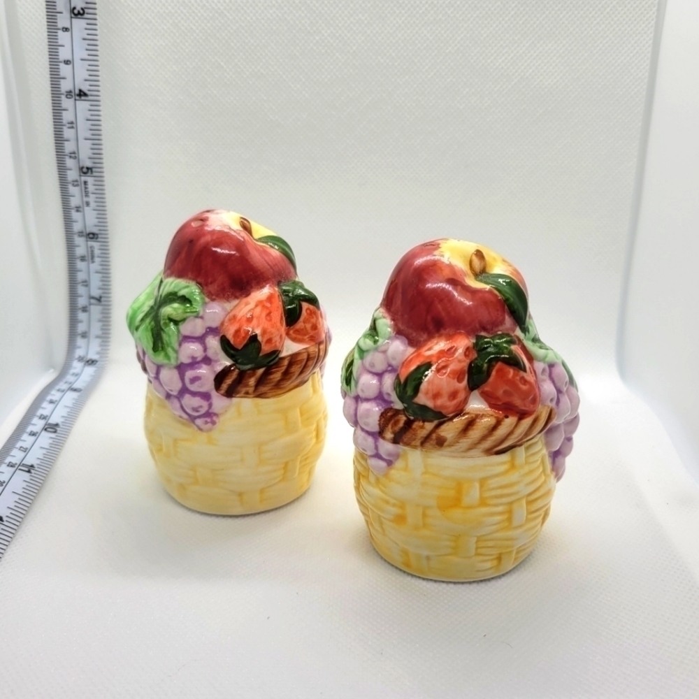CERAMIC Vintage Fruit Basker Salt & Pepper Shakers